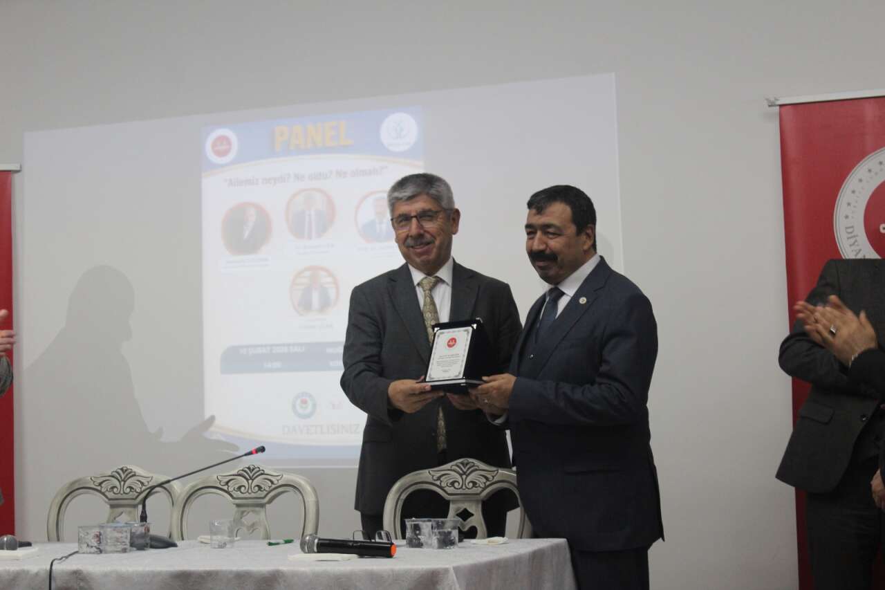 Muğla’da “Ailemiz Neydi? Ne Oldu? Ne Olmalı?” Paneli Düzenlendi 7